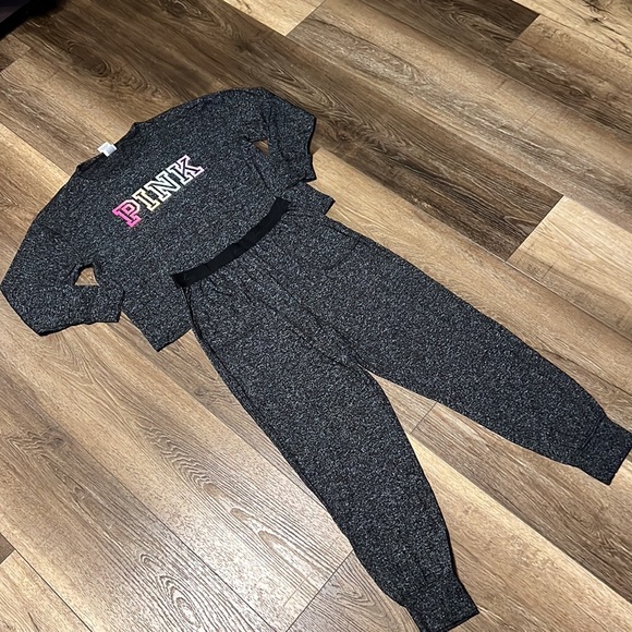 VS Pink Sleepwear 🌼🌸 - Picture 6 of 10